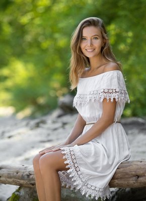 Красивая эротика на фоне природы