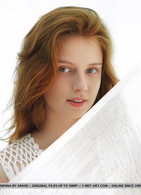 Рыженькая милашка с набухшими розовыми сосками