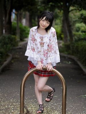 Аккуратные сисечки с точащими сосочками